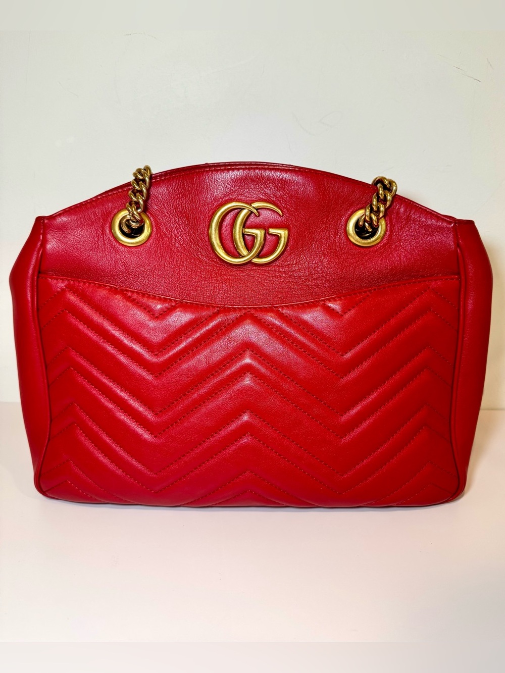Gucci Red Calfskin Matelasse Medium GG Marmont Shoulder Bag W Gold Chain Strap - Picture 3 of 16